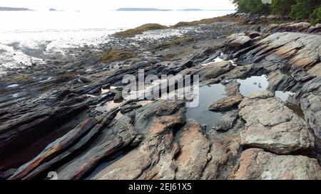 Wolfe's Neck Woods State Park, situé sur la péninsule de Casco Bay, formations rocheuses côtières, vue au coucher du soleil, Freeport, MOI, ÉTATS-UNIS Banque D'Images