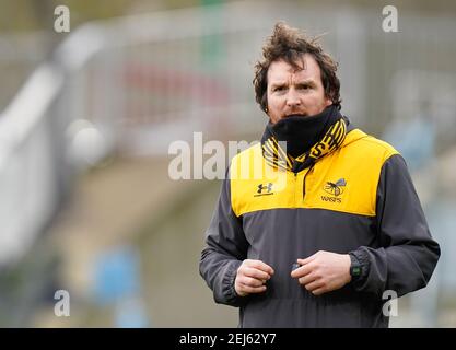 Martin Gleeson, entraîneur d'attaque Wasps, met ses joueurs au chaud avant un match de rugby à XV Round 10 de Gallagher Premiership, le vendredi 20 février 2021, Banque D'Images