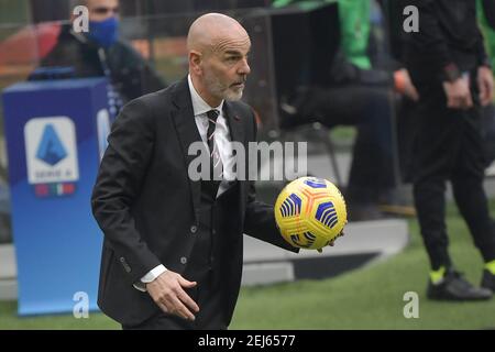 Milan, Italie. 21 février 2021. Stefano Pioli, entraîneur de Milan, lors de la série UN match de football entre l'AC Milan et le FC Internazionale au stade San Siro de Milan (Italie), le 21 février 2021. Photo Andrea Staccioli/Insidefoto crédit: Insidefoto srl/Alamy Live News Banque D'Images