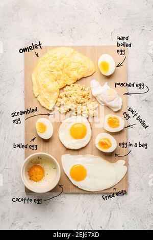 Différentes recettes délicieuses d'œufs sur fond clair Banque D'Images