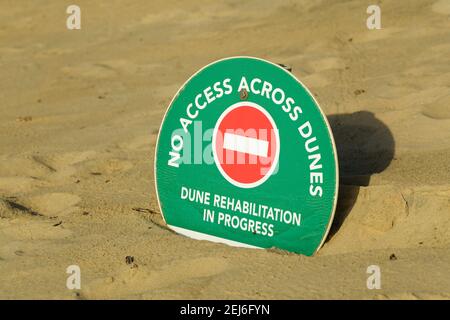 Gestion de la plage, protection côtière, réhabilitation des dunes, panneau, avis public, Durban, Afrique du Sud, pas de signalisation d'entrée, zone littorale, environnement Banque D'Images