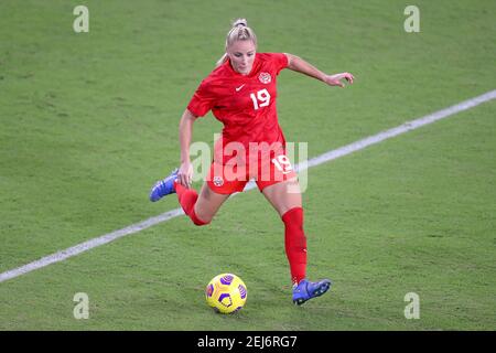 Orlando, Floride, États-Unis . 21 février 2021: L'avant du Canada ADRIANA LEON (19) établit un pass lors du match de la coupe SheBelieves Argentine contre Canada au stade Explora à Orlando, FL, le 21 février 2021. Crédit : Cory Knowlton/ZUMA Wire/Alay Live News Banque D'Images