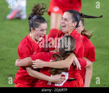 Orlando, Floride, États-Unis . 21 février 2021 : les coéquipiers du Canada célèbrent après avoir marquant un but lors du match de la coupe SheBelieves en Argentine contre le Canada au stade Explora à Orlando, en Floride, le 21 février 2021. Crédit : Cory Knowlton/ZUMA Wire/Alay Live News Banque D'Images