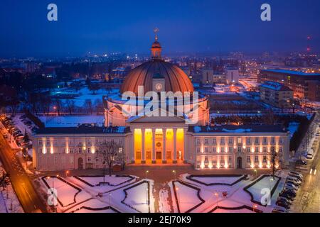 Basilique catholique romaine de St. Vincent de Paul à Bydgoszcz, vue aérienne de la Pologne Banque D'Images