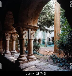 Claustro del Monasterio de Sant Benet de Bages, situado en el municipio de Sant Fruitós de Bages. Banque D'Images