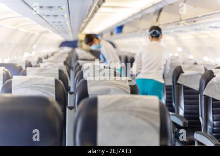 Système de surveillance de vol conceptuel flou dans le masque facial vérifiant le siège passager. Banque D'Images