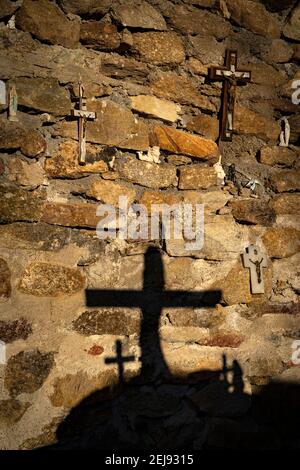 Église Saint-Clément de la Serra - une église en ruines du XIe siècle, entre Cornella de Conflent et Fulla, sur la Colle de Vernet Banque D'Images