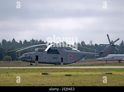 29 août 2020. Kubinka, région de Moscou. Hélicoptère de la Force aérienne russe Mil mi-26 lors de vols de démonstration à la base aérienne de Kubinka. Banque D'Images