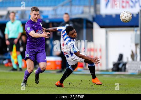 HEERENVEEN, PAYS-BAS - FÉVRIER 21 : Gabriel Gudmundsson du FC Groningen, Sherel Floranus du SC Heerenveen pendant le match hollandais entre Eredivisie Banque D'Images