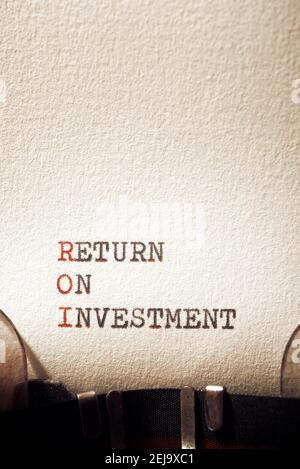 Retour sur investissement phrase écrit avec une machine à écrire. Banque D'Images
