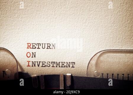 Retour sur investissement phrase écrit avec une machine à écrire. Banque D'Images