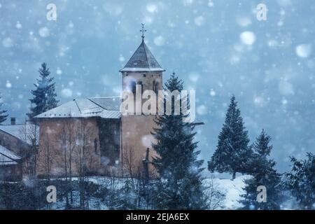 Photo proche de l'église du vieux village de Champagny-en-Vanoise en français, Auvergne-Rhône-Alpes Banque D'Images