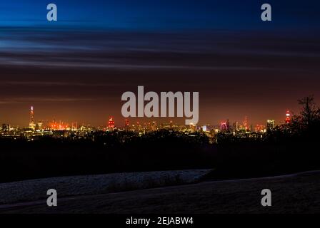 Vue panoramique de Londres de la Shard à la Tour BT, prise à l'aube de Hampstead Heath, Londres, Royaume-Uni Banque D'Images