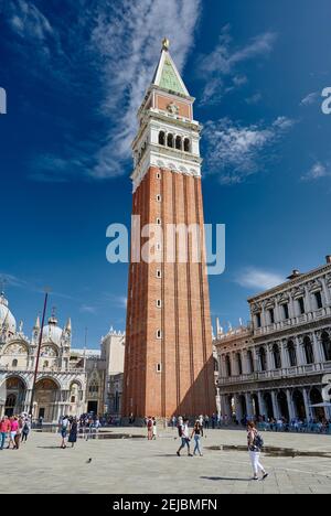 Campanile de Saint-Marc ou tour de Saint-Marc à la place Saint-Marc, clocher de la basilique Saint-Marc, Campanile de Saint-Marc, Venise, Vénétie, Italie Banque D'Images