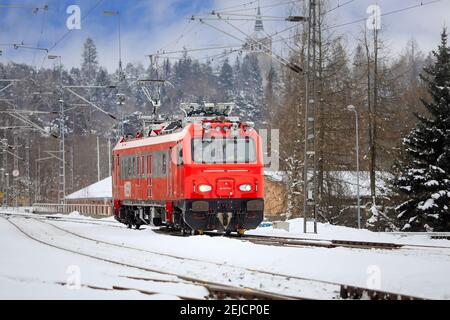 Ttr99 véhicule d'inspection de la voie MEERI par l'Italien Mermec inspectant le chemin de fer côtier, arrivant à Salo, Finlande. 12 févr. 2021. Banque D'Images