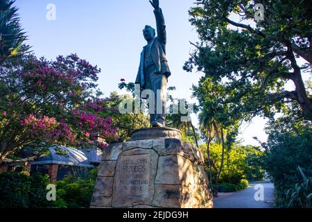 Jardins- Cape Town, Afrique du Sud - 19-02-2021 Cecil John Rhodes statue debout dans les jardins du Cap un après-midi calme et chaleureux. Banque D'Images