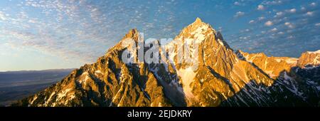 Chaîne de montagnes au lever du soleil, chaîne de Teton, parc national de Grand Teton, Wyoming, États-Unis Banque D'Images