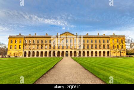 Le nouveau bâtiment à travers les pelouses de Croquet au Magdalen College au printemps à l'Université d'Oxford, en Angleterre Banque D'Images