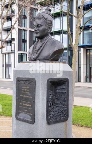 Statue de Mahatma Basaveshwara, homme d'État indien du XIIe siècle, sur Albert Embankment Londres, dévoilée par Shri Narendra Modi, PM indien, en 2015 Banque D'Images