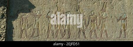 Hiéroglyphes égyptiens sur le mur, Temple d'Amun, Louxor, Égypte Banque D'Images