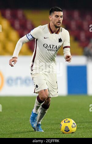 Benevento, Italie. 21 février 2021. Lorenzo Pellegrini d'AS Roma en action pendant la série UN match entre Benevento Calcio et AS Roma au Stadio Ciro Vigorito le 21 février 2021 à Benevento, Italie. (Photo de Roberto Ramaccia/INA photo Agency) crédit: SIPA USA/Alay Live News Banque D'Images