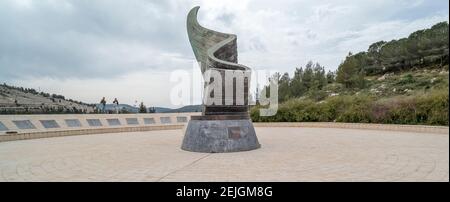 Vue sur 9/11 Living Memorial Plaza, Arazim Valley, Ramot, Jérusalem, Israël Banque D'Images