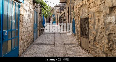 Vue sur la ruelle étroite, Safed (Zfat), Galilée, Israël Banque D'Images