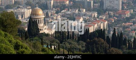 Vue en hauteur des terrasses du Sanctuaire du Bab, jardins de Bahai, place de la colonie allemande, Haïfa, Israël Banque D'Images