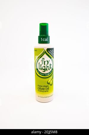 190 ml. spray de cuisson à l'huile d'olive extra vierge pour friture légère. Banque D'Images