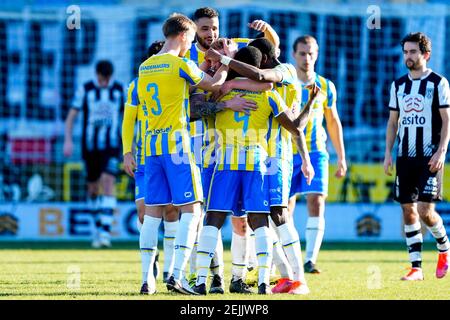 WAALWIJK, PAYS-BAS - FÉVRIER 21 : Melle Meulensteen de RKC Waalwijk, Ahmed Touba de RKC Waalwijk, Richard van der Venne de RKC Waalwijk, .Vurnon an Banque D'Images