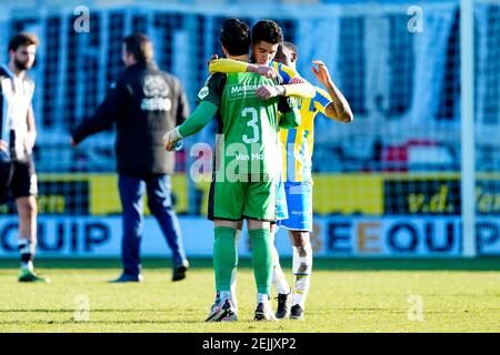 WAALWIJK, PAYS-BAS - FÉVRIER 21 : Vurnon Anita de RKC Waalwijk, gardien de but Kostas Lamprou de RKC Waalwijk, Anas Tahiri de RKC Waalwijk pendant la E Banque D'Images