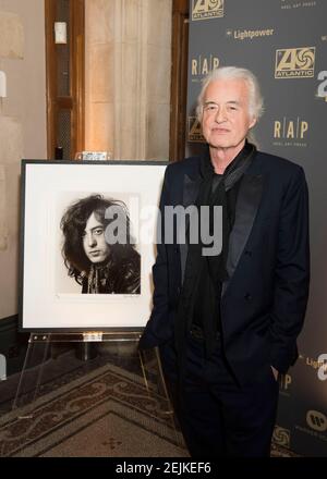 Jimmy page assiste au lancement du livre LED Zeppelin par LED Zeppelin au National Portrait Gallery, Londres. Date de la photo: Lundi 24 septembre 2018. Le crédit photo devrait se lire: David Jensen Banque D'Images