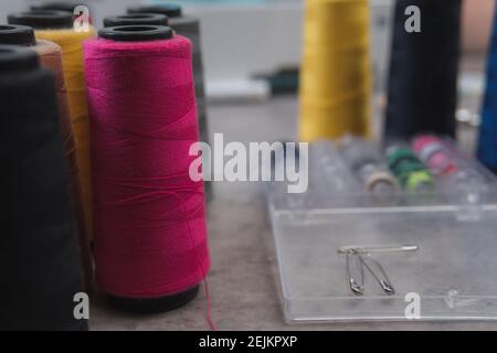 Échantillon de fils de cône, de coton, de fils de lin, de fils de couleur, de textiles Banque D'Images