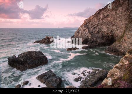 Trevellas Porth plage au coucher du soleil près de trevaunance et St Agnes cornwall Angleterre royaume-uni Banque D'Images