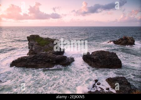 Trevellas Porth plage au coucher du soleil près de trevaunance et St Agnes cornwall Angleterre royaume-uni Banque D'Images