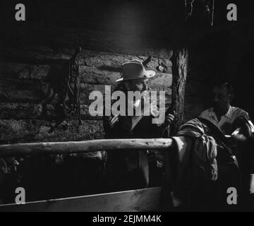 FRANK SINATRA sur le set Candid pendant le tournage des SERGENTS 3 / SERGENTS TROIS réalisateur de 1962 JOHN STINGUPRESSE Essex Productions / Meadway-Claude Productions Company / United Artists Banque D'Images