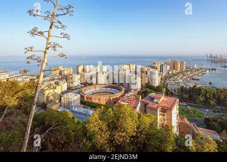 Vue aérienne de Malaga pendant une belle journée d'été Banque D'Images