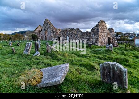 Ballycastle, Irlande du Nord. 29 avril 2016. Le Bonamargy Friary est un petit monastère irlandais en ruines situé à l'entrée de Ballycastle. Banque D'Images