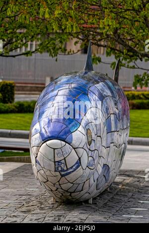 Belfast, Irlande du Nord. 30 avril 2016. Le Big Fish by John gentillesse date de 1999 sur Donegarl Quay à Belfast. Banque D'Images