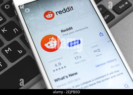 Kharkov, Ukraine - 22 février 2021: Application officielle Reddit sur écran de smartphone Apple, photo Banque D'Images