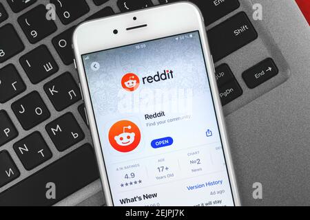 Kharkov, Ukraine - 22 février 2021: Application officielle Reddit sur écran de smartphone Apple, photo Banque D'Images