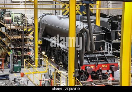 LNER classe A3 4472 locomotive à vapeur Flying Scotsman de peinture noire en cours de restauration au Musée national des chemins de fer, York. Banque D'Images