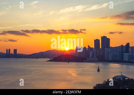 Pont gwangan et toits de Haeundae, à Busan Banque D'Images