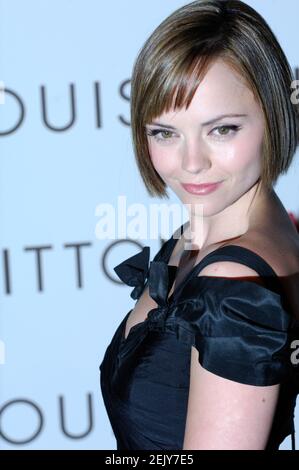 L'actrice Christina Ricci assiste aux arrivées du Gala Louis Vuitton célébrant l'exposition Murakami à Geffen Contemporary au MOCA le 28 octobre 2007 à Los Angeles, en Californie. Crédit: Jared Milgrim/l'accès photo Banque D'Images