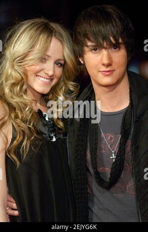 (G-D) Victoria Salisbury et Chad Rogers assistent aux arrivées pour la première des Smokin' Aces au Grauman's Chinese Theatre le 18 janvier 2007 à Hollywood, Californie. Crédit: Jared Milgrim/l'accès photo Banque D'Images