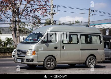 Chiangmai, Thaïlande - février 9 2021: Vieille Nissan Urvan Van car. Photo sur la route no.121 à environ 8 km du centre-ville de Chiangmai thaïlande. Banque D'Images