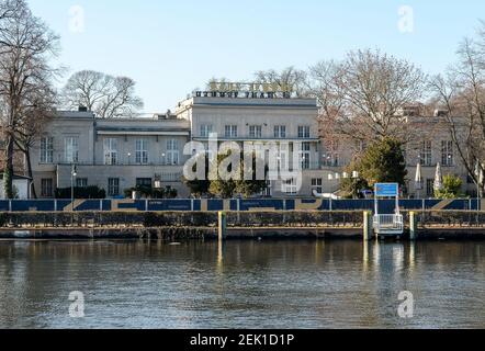 Berlin, Allemagne. 22 février 2021. L'auberge d'excursion Haus Zenner dans le parc de Treptower. L'auberge a fermé ses portes en 2019 et devrait rouvrir son jardin de bière et de vin de 1500 places en mai 2021. Credit: Jens Kalaene/dpa-Zentralbild/ZB/dpa/Alay Live News Banque D'Images