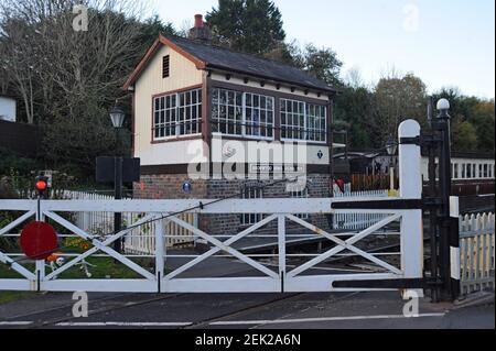 L'ancienne boîte de signalisation de la gare de Llandybie en provenance du cœur de la ligne du pays de Galles, actuellement en service au chemin de fer du patrimoine de Gwili, Carmarthenshire Banque D'Images