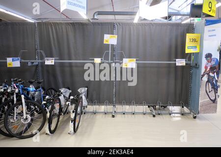 Foto Mauro Scrobogna /Lapresse 21-05-2020 Roma , Italia Cronaca  coronavirus, fase due, biciclette Nella foto:corsa alla bicicletta a  Decyles Fiumicino photo Mauro Scrobogna /Lapresse 21 mai 2020\u0026#xa0; Rome,  Italie Actualités épidémie de
