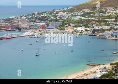 Cape Town, Afrique du Sud - 21 février 2021 : bateaux, bateaux et navires de la marine dans le port de Simon's Town Harbor Banque D'Images